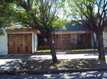 Casa · 1m² · 3 Ambientes · 1 Cochera · Casa en Venta Ubicado en Lanús Este, Lanús, G. B. a. Zona Sur