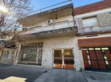 Casa · 190m² · 4 Ambientes · 2 Cocheras · Casa con Local Cochera Jardín y Pileta