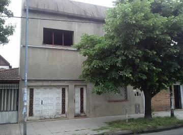 Casa · 4 Ambientes · 1 Cochera · Casa en Venta Ubicado en Lanús Este, Lanús, G. B. a. Zona Sur