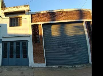 Casa · 200m² · 5 Ambientes · Casa en Venta Ubicado en Lanús Este, Lanús, G. B. a. Zona Sur