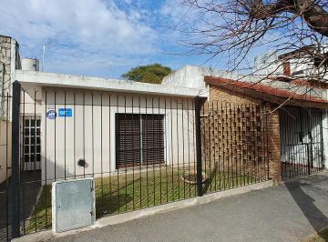 Casa · 135m² · 4 Ambientes · 1 Cochera · Casa en Venta Ubicado en Remedios de Escalada, Lanús, G. B. a. Zona Sur