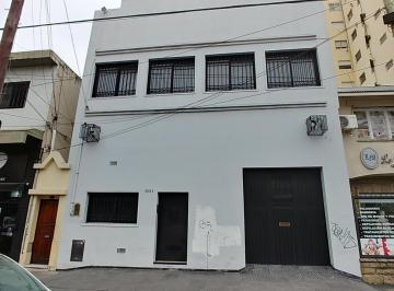Local comercial · 390m² · 1 Cochera · Local en Venta Ubicado en Lanús Este, Lanús, G. B. a. Zona Sur
