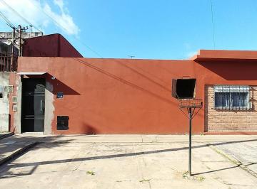 Casa · 80m² · 3 Ambientes · Casa en Venta Ubicado en Lanús Este, Lanús, G. B. a. Zona Sur