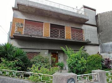 Casa · 150m² · 4 Ambientes · 1 Cochera · Casa en Venta Ubicado en Avellaneda, G. B. a. Zona Sur