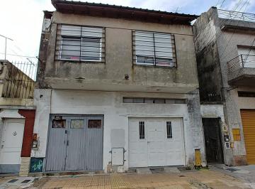 PH · 80m² · 3 Ambientes · 1 Cochera · Departamento PH en Venta Ubicado en Lanús Oeste, Lanús, G. B. a. Zona Sur