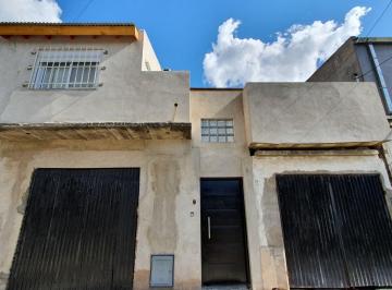 Casa · 180m² · 10 Ambientes · 1 Cochera · Casa en Venta Ubicado en Lanús Este, Lanús, G. B. a. Zona Sur