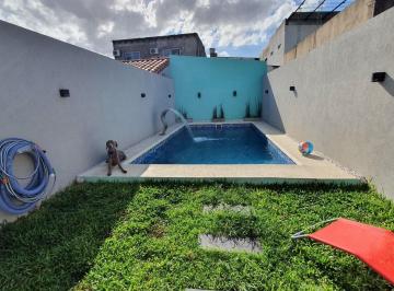 Casa · 74m² · 3 Ambientes · Casa Chalet en Venta Ubicado en Villa Domínico, Avellaneda, G. B. a. Zona Sur