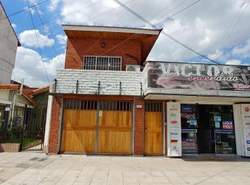 Casa · 200m² · Casa Chalet en Venta Ubicado en Lanús Este, Lanús, G. B. a. Zona Sur