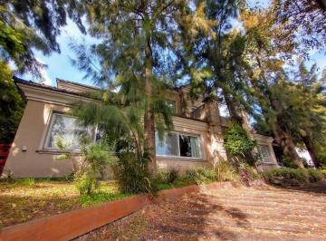 Casa · 340m² · 7 Ambientes · Casa Chalet en Venta en Adrogué, Almirante Brown, G. B. a. Zona Sur