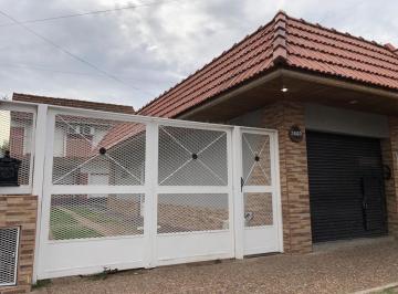 Casa · 150m² · 3 Ambientes · 3 Cocheras · Casa Chalet en Venta en Monte Chingolo, Lanús, G. B. a. Zona Sur