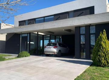 Casa · 244m² · 5 Ambientes · 1 Cochera · Casa en Venta en El Cantón, Escobar, G. B. a. Zona Norte