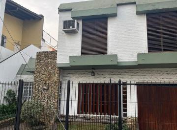 Casa · 200m² · 3 Ambientes · 1 Cochera · Casa - Castelar Norte
