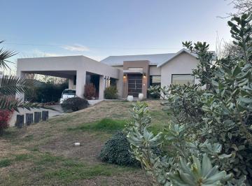 Casa · 124m² · 3 Dormitorios · 2 Cocheras · Se Vende Casa en Lomas del Rey