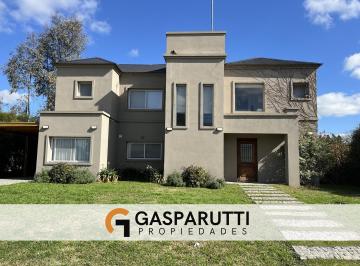 Casa · 300m² · 4 Ambientes · 3 Cocheras · Casa en Venta con Pileta, 3 Dorm. Barrio San Matías!