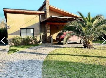 Casa de 4 ambientes, Berazategui · Barrancas de Iraola - Ubic Central - Una Planta C/pileta