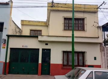 Casa · 150m² · 6 Ambientes · 1 Cochera · Muy Linda Casa Vta 5 Dorm Esc/gge/patio Zabala Al 500