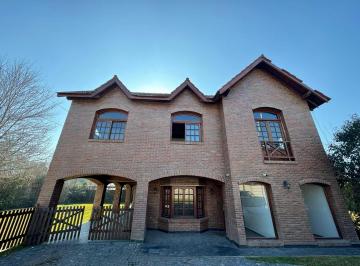 Casa · 250m² · 6 Ambientes · 5 Cocheras · Alquiler Excelente Casa en Country San Miguel de Ghiso
