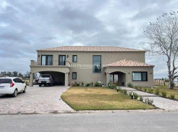 Casa · 280m² · 4 Ambientes · 2 Cocheras · Casa en Alquiler 3 Dorm. en Canning San Eliseo Golf