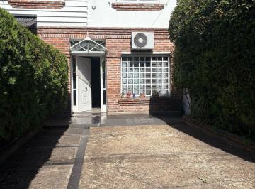 Casa de 5 ambientes, San Isidro · Excelente Duplex 5 Amb con Jardín y Piscina. Doble Coch. Impecable. B° Malvinas.