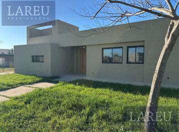 Casa · 112m² · 4 Ambientes · 2 Cocheras · Casa en Venta - Santa Emilia, Pilar del Este