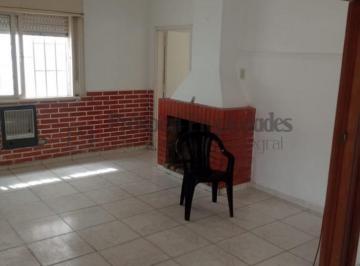 Casa · 100m² · 6 Ambientes · 2 Cocheras · Casa Apta Credito Sobre Av Principal Gran Terreno en Venta!