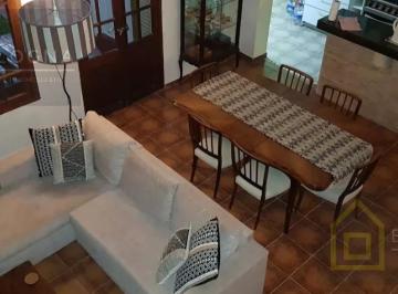 Casa · 150m² · 7 Ambientes · 1 Cochera · Casa en Pilar Centro
