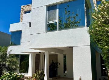 Casa · 450m² · 7 Ambientes · 4 Cocheras · Casa en Venta en Los Lagos, Nordelta, Tigre