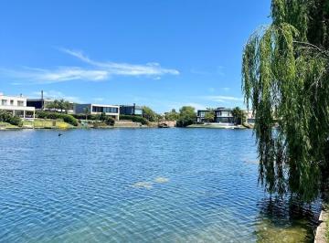 Casa · 450m² · 5 Ambientes · 4 Cocheras · Casa en Venta en Los Lagos, Nordelta, Tigre