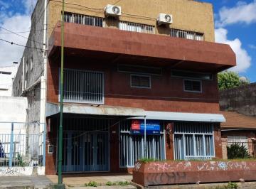 Edificio · 1072m² · 1 Cochera · Dos Edificios en "L". Usos Multiples. Excelente Ubicacion.