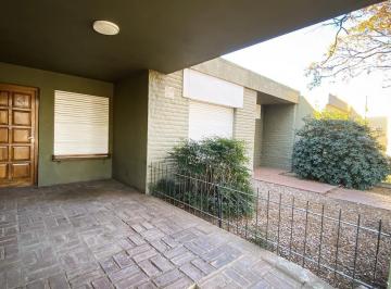 Casa · 475m² · 4 Ambientes · 1 Cochera · Casa en Zona Norte