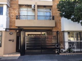 Casa · 81m² · 4 Ambientes · 1 Cochera · PH - Temperley