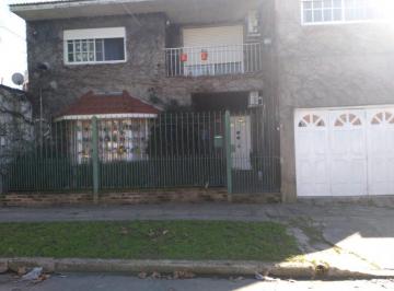 Casa · 88m² · 4 Ambientes · 1 Cochera · Ms - Casa en Venta en Quilmes Este