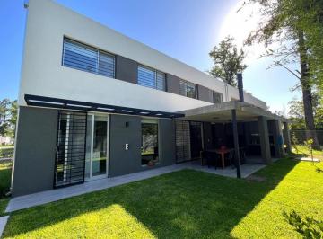 Casa · 147m² · 6 Ambientes · 1 Cochera · Venta Casa Tres Dorm. Fisherton