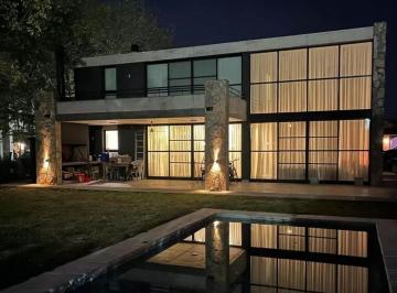 Casa · 233m² · 5 Ambientes · 4 Cocheras · Rbs. en Venta! Hermosa Casa en Haras Santa Maria, Los Eucaliptus.