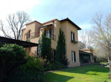 Casa · 358m² · 6 Ambientes · 2 Cocheras · Importante Casona en Venta Club de Campo El Moro