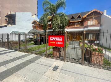 PH · 900m² · 5 Ambientes · 2 Cocheras · Casa en PH 4 Ambientes - Oportunidad
