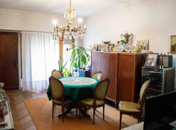 Casa · 237m² · 5 Ambientes · 1 Cochera · Casa de 5 Ambientes con Cochera en Venta en Martinez
