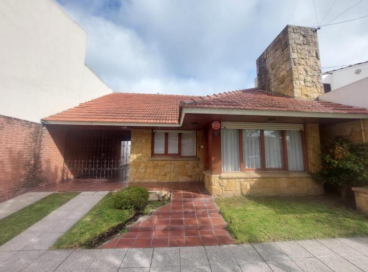 Casa · 150m² · 3 Dormitorios · 5 Cocheras