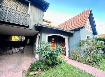 Casa · 230m² · 5 Ambientes · Venta Chalet Estilo Inglés en Banfield Oeste.