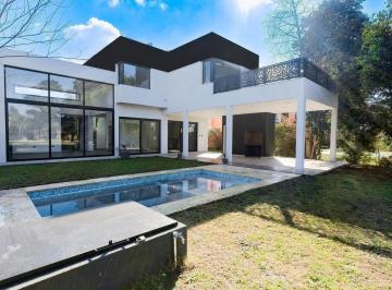 Casa · 180m² · 5 Ambientes · 4 Cocheras · Casa Venta 7 Ambientes Ezeiza! Acepta Financiacion! Uss 300.000 Cuotas