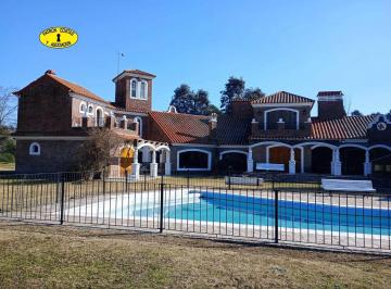 Casa · 480m² · 6 Ambientes · 2 Cocheras · 3362 Mj - Alquiler Anual en Las Praderas de Lujan