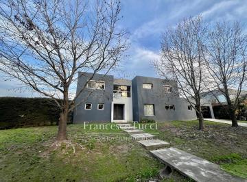 Casa · 250m² · 5 Ambientes · 2 Cocheras · Casa en Venta 5 Ambientes Altos del Sol