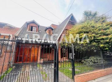 Casa · 245m² · 6 Ambientes · 3 Cocheras · Casa en Venta en Monte Grande