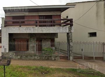 Casa · 354m² · 4 Ambientes · 5 Cocheras · Casa en Banfield Este