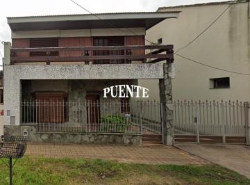 Casa · 354m² · 4 Ambientes · 5 Cocheras · Casa en Banfield Este