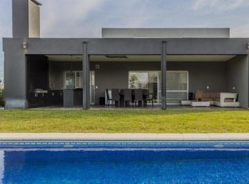 Casa · 240m² · 4 Ambientes · 3 Cocheras · Venta Casa en Santa Maria - Escobar