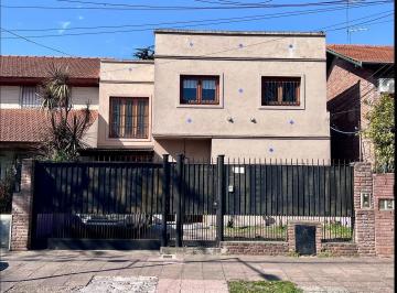 Casa · 180m² · 4 Ambientes · 1 Cochera · Casa en Venta San Isidro La Calabria 3 Dorm.