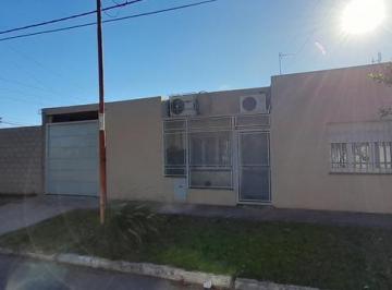 Casa · 65m² · 3 Ambientes · 1 Cochera · Casa en San Justo