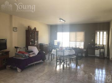 Casa · 200m² · 4 Ambientes · 2 Cocheras · Casa/terreno 4 Amb - V. Dominico