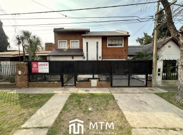 Casa · 250m² · 6 Ambientes · 3 Cocheras · Casa en Venta Rosario, Lomas de Alberdi